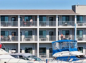 Park Point Marina Inn | Park Point
