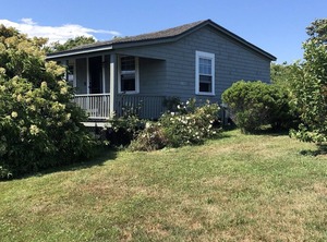 Sakonnet Point Water Cottage Beach | Little Compton