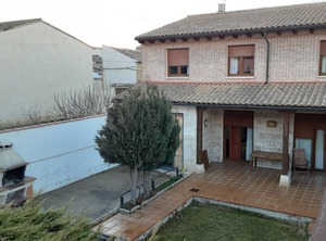 Self Catering Cottage La Alcubilla People | Astudillo