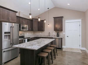 Stoneridge Place Cottage Retreat Garage | Wasilla