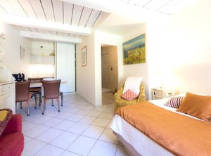 Chambre Piscine Partagee Jardin Clos Et | Forcalquier
