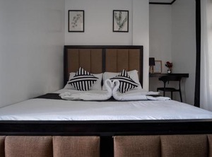 The Palms Resort Bar | San Narciso