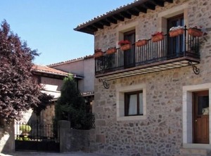 Uncle Benito People | Molinos de Duero