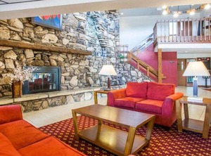 Econo Lodge Inn Suites Stevens Point | Stevens Point