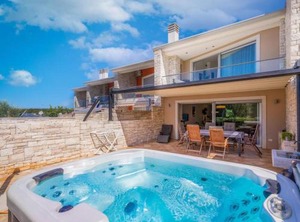 Villa Bobos Place Jacuzzi Sauna | Krizine