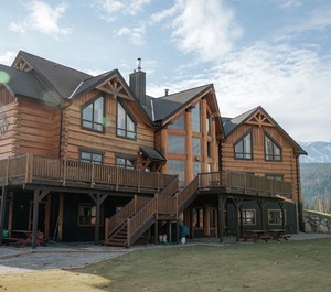 Basecamp Lodge Golden 