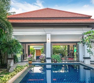 Holiday Bang Tao Beach Persons Bedrooms 