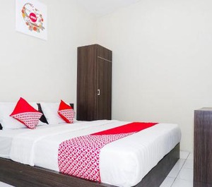 Oyo Candi Residence 