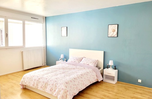 Centre-ville Apartment | À 2 mins à pied du métro M7! Appartement de 3 chambre, idéal pour les familles.