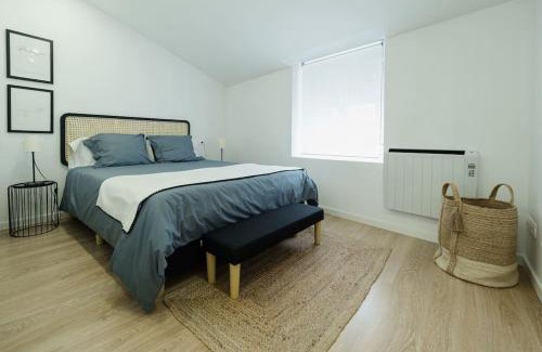 Lugo Apartment | Ático Isabel, diseño y calidez junto a la Muralla Romana