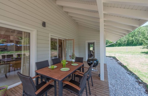 Marigny Ski Chalet | Évasion Bien-être au Lac de Chalain: Chalet de 150m² Avec Sauna et Balnéo