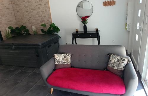 Rosieres-pres-Troyes Apartment | Évasion romantique avec jacuzzi intérieur
