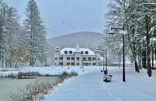 Ujhuta Hotel | Újhuta Kastélyszálló