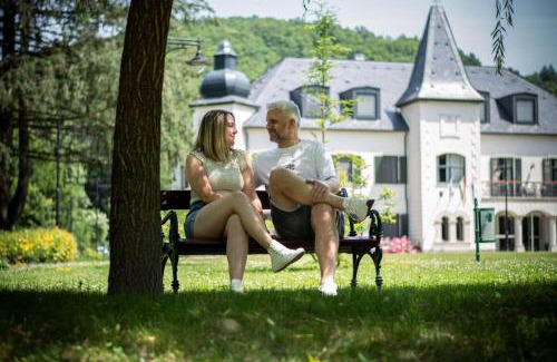 Ujhuta Hotel | Újhuta Kastélyszálló