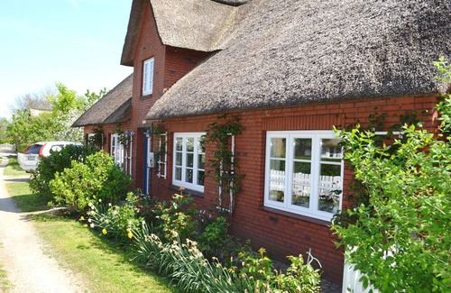 Midlum House | Üülen Hüs - Detached Frisian house with beautiful large garden.