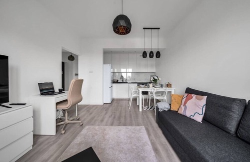 Muranow Apartment | Śródmieście Apartment - 8th Floor, Workspace, Tram - by Rentujemy