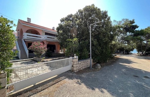 Simuni Apartment | Šimuni holiday home beachfront