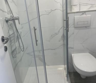 Postojna Apartment | Škorenjček Studio