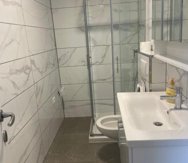 Postojna Apartment | Škorenjček Studio