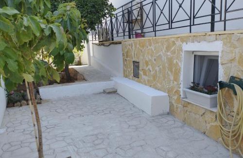 Salamis House | παραδοσιακό και ήρεμο καταλυμα