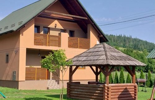 Chernovtsy House | Верховинська Хата