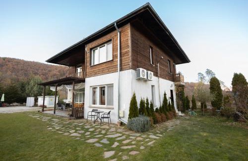 Maritsa House | Вила Ибър село Радуил