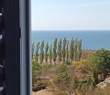 Yuzhne Apartment | Квартира с видом на море