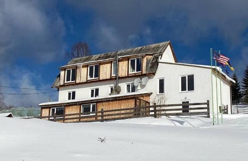 Yablunytsya House | Котеджний комплекс "Вершина"