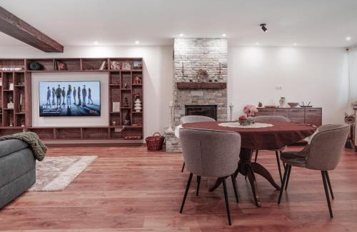 Kalofer House | Лиловата Къща