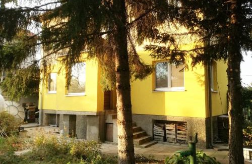 Iskar House | Стаи за гости "Дом Градина Вита" / Guest Rooms “House Vita Garden”