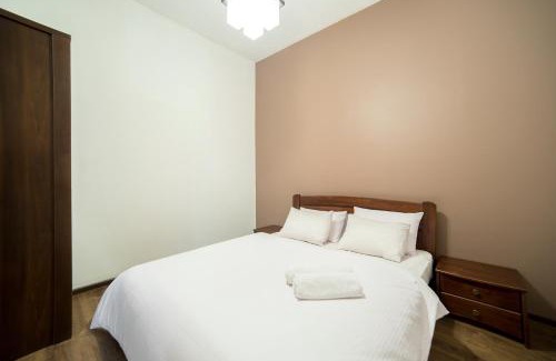 Lviv City Center Apartment | Сучасні апартаменти на площі Митній