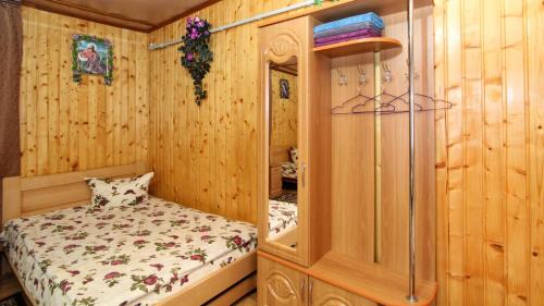 Yablunytsya Apartment | У Віталини