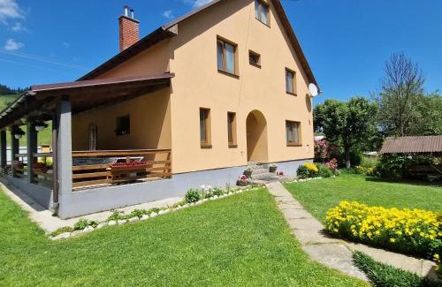 Podobovets House | У ДЯДЬКА