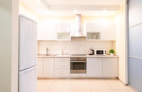 Darnyckyj Apartment | Шикарные апартаменты 3 минуты пешком от м Позняки