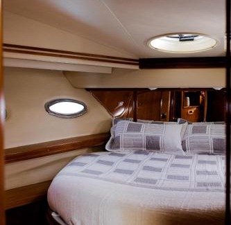 Kapchagay Boat Rental | Яхта Carver 57
