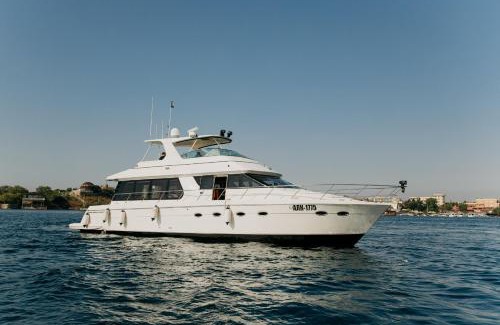 Kapchagay Boat Rental | Яхта Carver 57