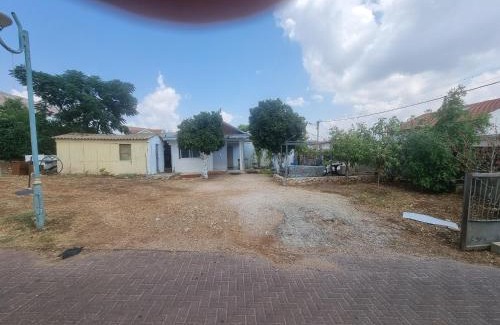 Qiryat Shemona House | בית קרקע לנופש עם חצר גדולה במרכז קרית שמונה