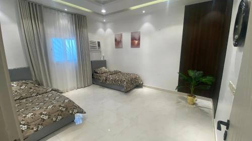 Jizan Apartment | استديو بسرير ماستر بالاضافة لغرفة بسريرين