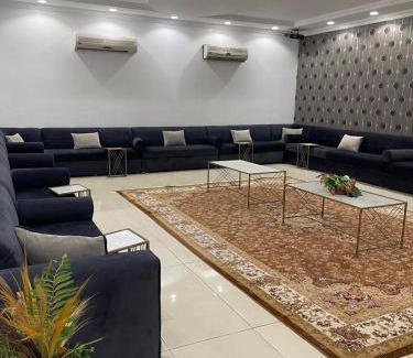 Al Riyadh Ski Chalet | استراحة رفاه قسمين