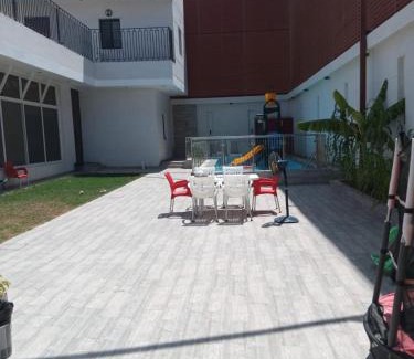 Al Kura Ski Chalet | استراحة غريس
