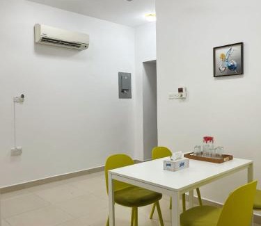 Al Ghubrah Ash Shamaliyyah Apartment | درة الغبرة للشقق المفروشة
