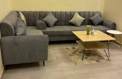 Shihar Apartment | شقة أنيقه للعائلات بغرفتين نوم وصالة ومجلس - وصول ذاتي