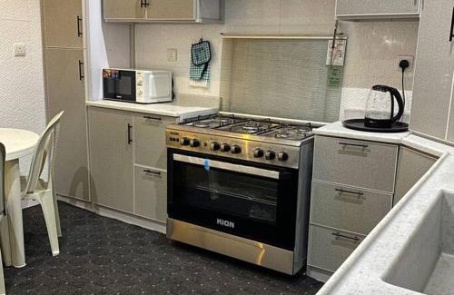 Shihar Apartment | شقة أنيقه للعائلات بغرفتين نوم وصالة ومجلس - وصول ذاتي