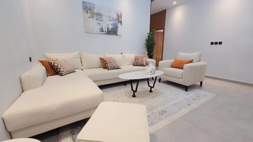 Al Wahah Apartment | شقة صالة وثلاث غرف وغرفة عاملة