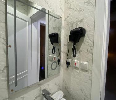 Al Kura Apartment | غرفة وصالة فندقية