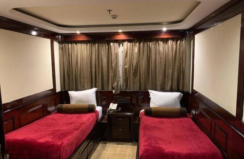 Cairo Hotel | فندق ريفر المعادي