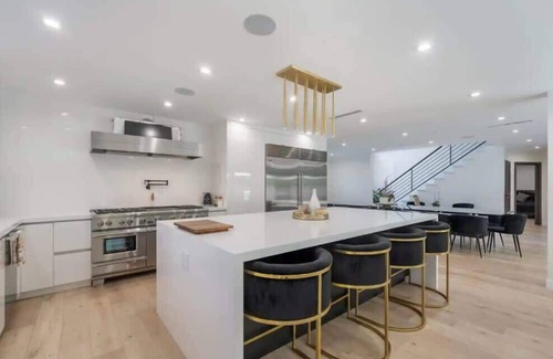 Granada Hills North Villa | ৎ୭Gunther Luxurious Abodeৎ୭ Pool, New, Lux & more