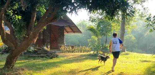 Lampang House | จำค่า ชาเลท์ บ้านพักสวนเกษตร (Jumka Chalet - Home and Farm Stay)