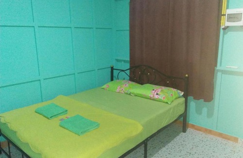 Sawang Daen Din Hotel | บ้านพักกลางนา