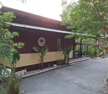 Ban Na San House | บ้านริมชล บ้านสวนสราญชล